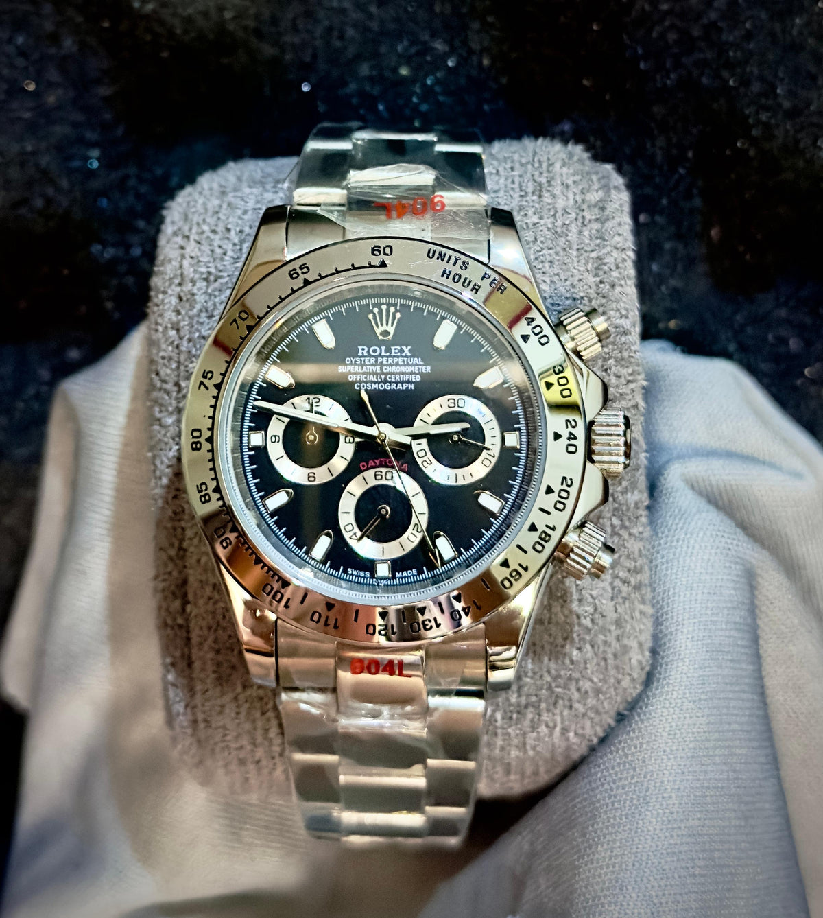 Premium Black & Silver Chronograph-Style Watch – Elegant Black Dial, Tachymeter Bezel & Stainless Steel Bracelet**