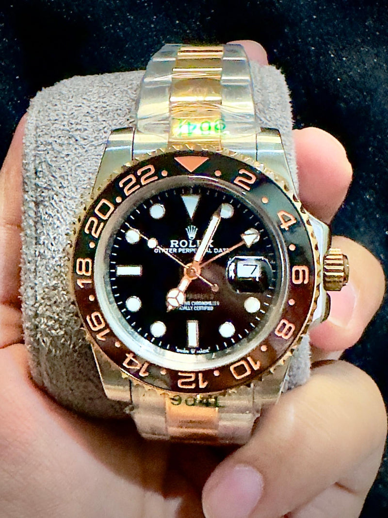 Premium Black & Rose Gold GMT-Style Watch – Luxury Dial, Date Display & Two-Tone Stainless Steel Bracelet